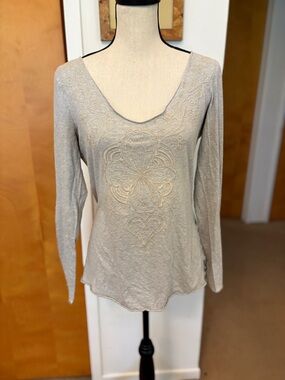 Johnny Was Light Gray Embroidered Long Sleeve Scoop neck T-shirt: Size S